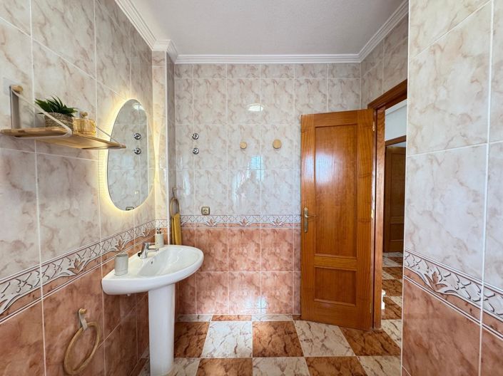 Image No.50-2 Bed Townhouse for sale