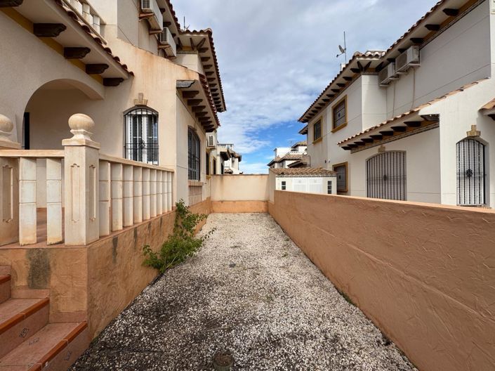 Image No.8-2 Bed Townhouse for sale