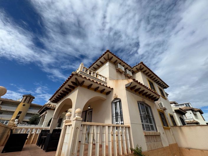 Image No.9-2 Bed Townhouse for sale