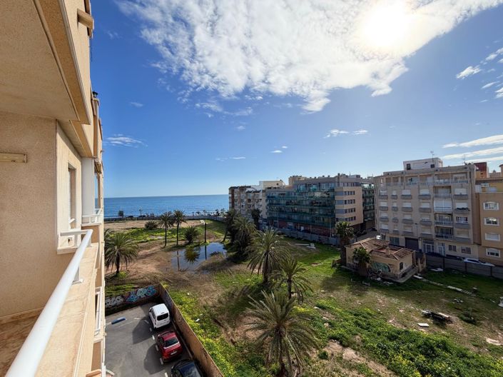 Image No.12-2 Bed House for sale