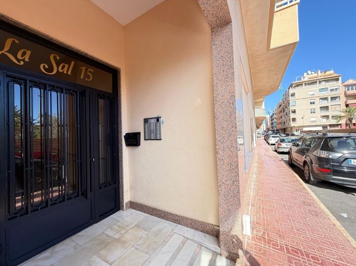 Image No.32-2 Bed House for sale