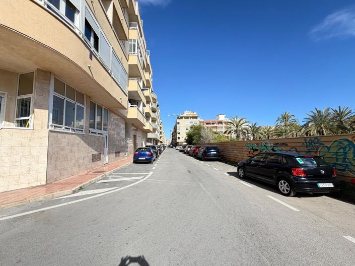 Image No.4-2 Bed House for sale
