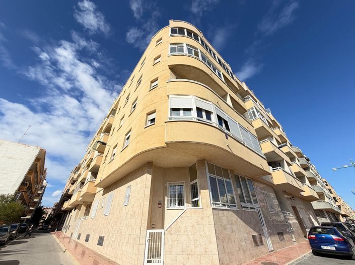 Image No.41-2 Bed House for sale