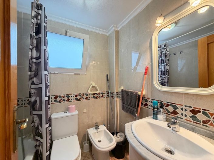 Image No.5-2 Bed House for sale