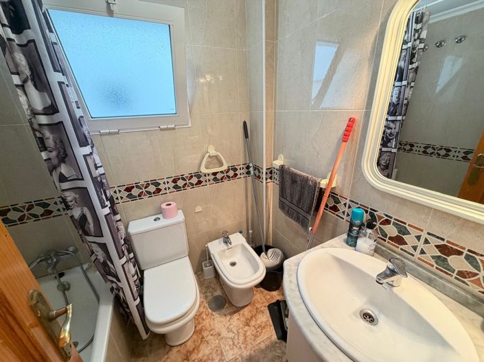 Image No.7-2 Bed House for sale