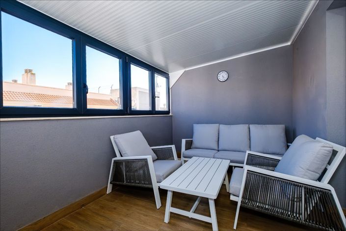 Image No.17-4 Bed Property for sale