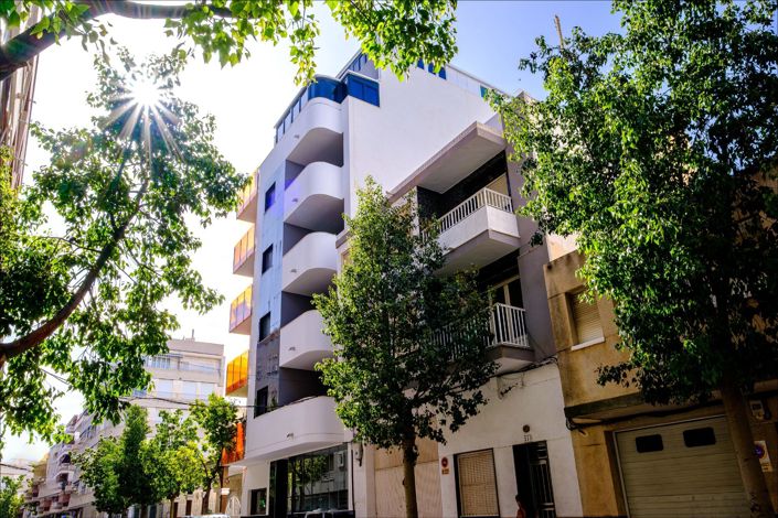 Image No.2-4 Bed House for sale