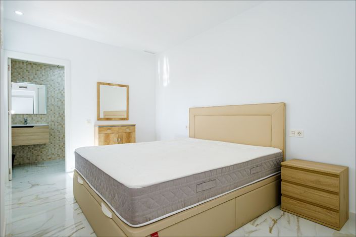 Image No.25-4 Bed House for sale