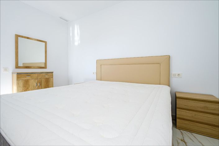 Image No.28-4 Bed House for sale