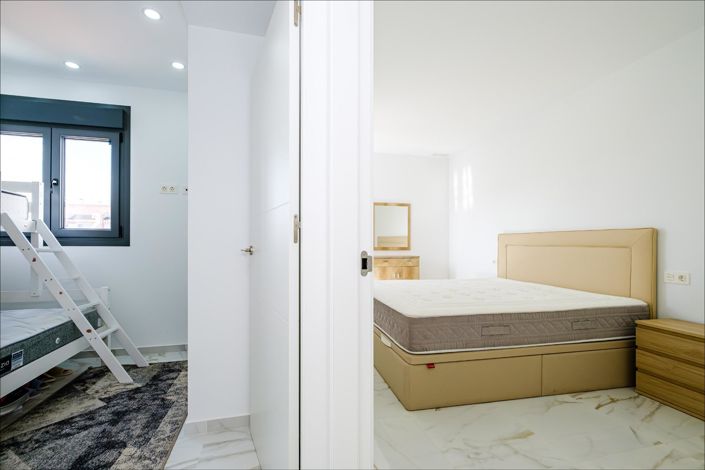 Image No.4-4 Bed House for sale