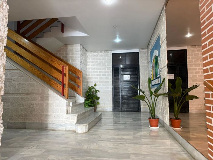 Image No.9-2 Bed House for sale