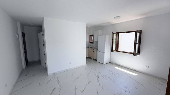 Image No.10-2 Bed House for sale
