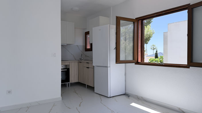 Image No.18-2 Bed House for sale