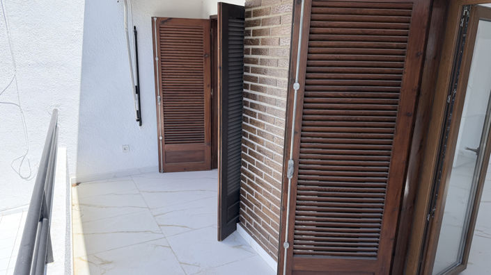 Image No.5-2 Bed House for sale