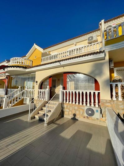Image No.25-3 Bed Townhouse for sale