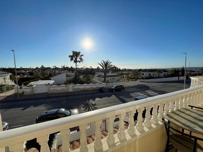 Image No.26-3 Bed Townhouse for sale
