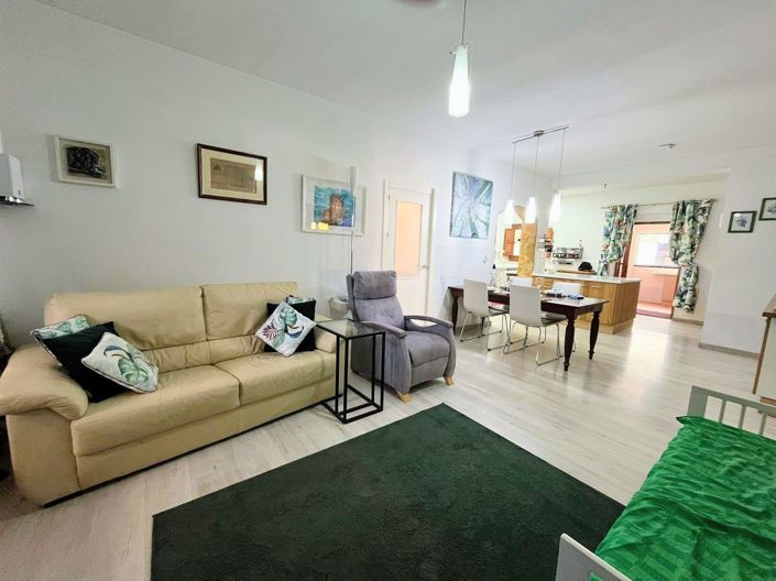 Image No.2-6 Bed Villa for sale