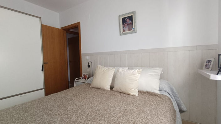 Image No.10-2 Bed Property for sale