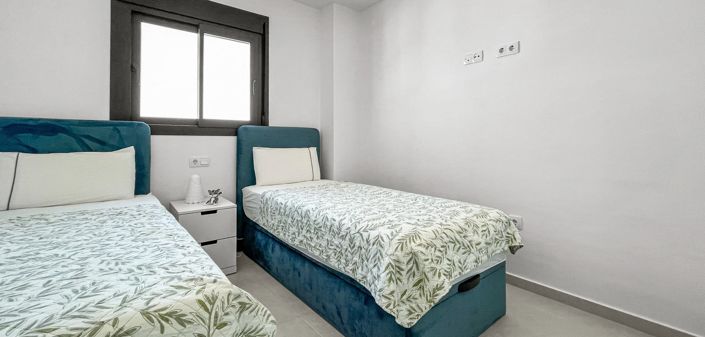 Image No.18-3 Bed House for sale