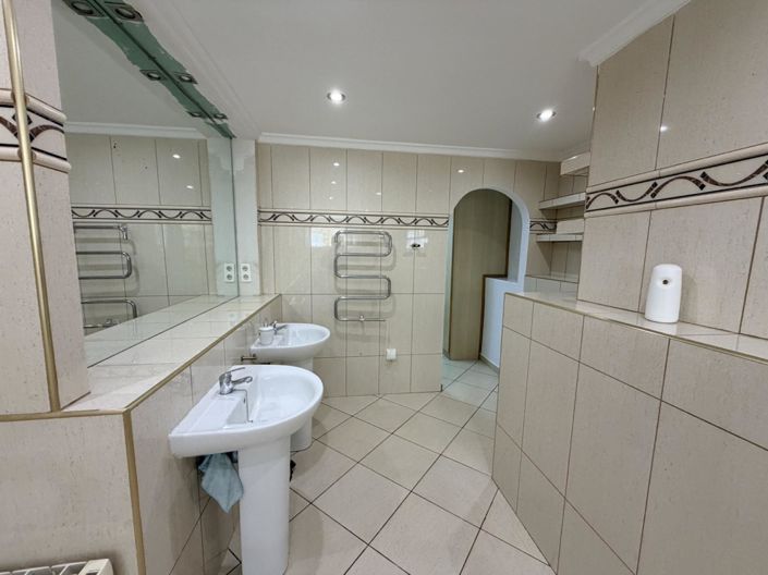Image No.14-5 Bed Property for sale