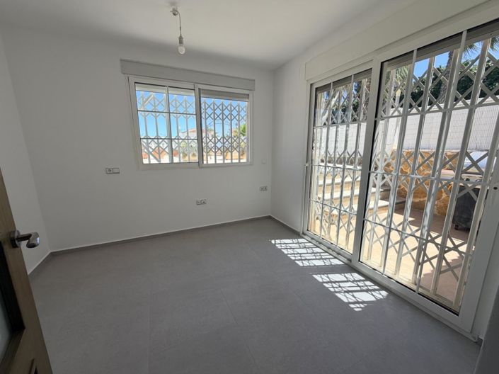 Image No.18-5 Bed Property for sale