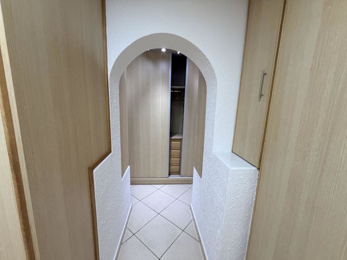 Image No.19-5 Bed Property for sale
