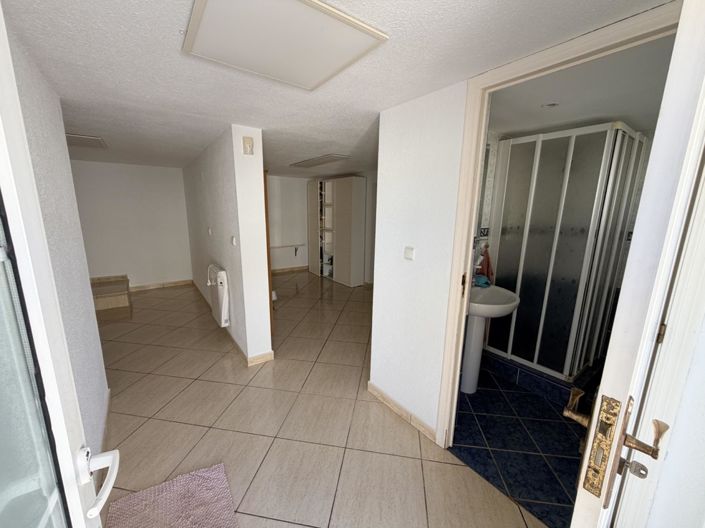 Image No.23-5 Bed Property for sale