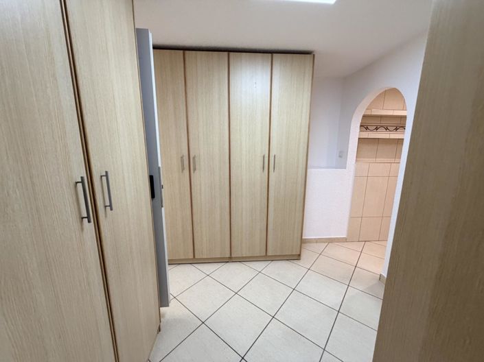 Image No.28-5 Bed Property for sale