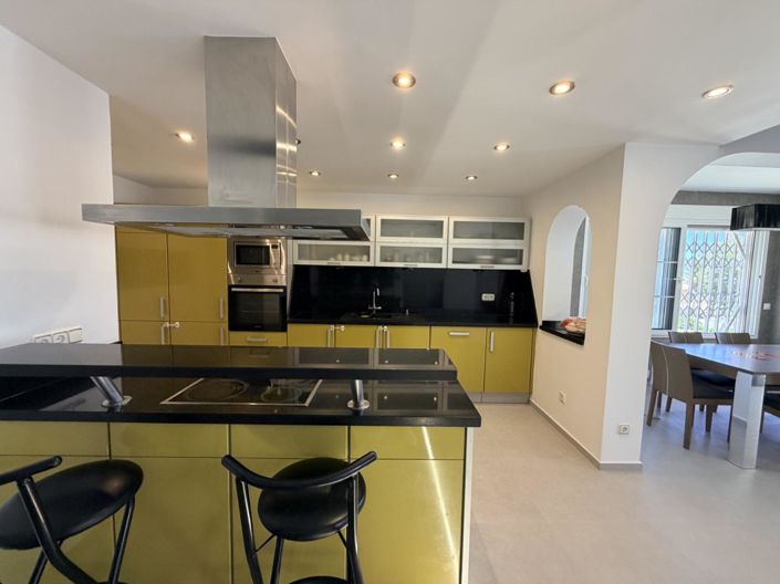 Image No.3-5 Bed Property for sale