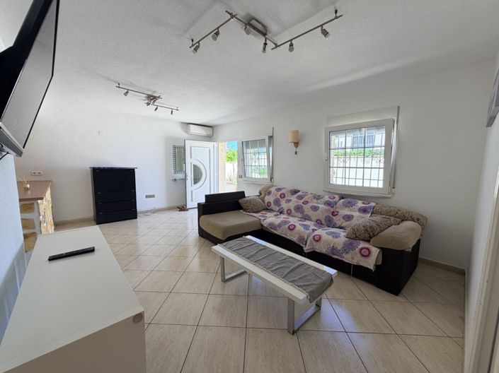 Image No.32-5 Bed Property for sale