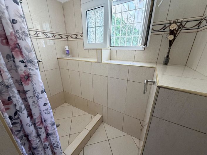 Image No.33-5 Bed Property for sale