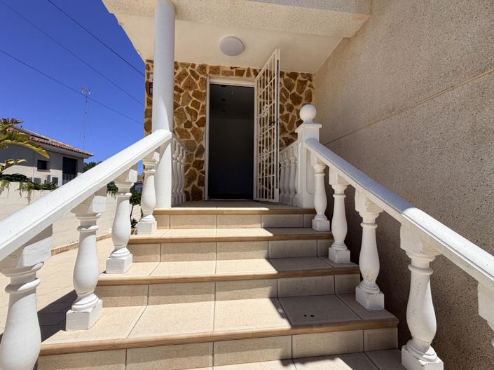 Image No.48-5 Bed Property for sale