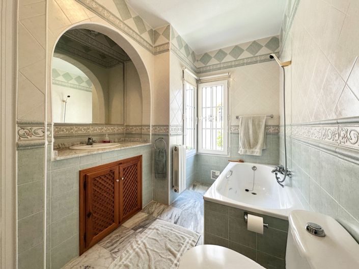 Image No.37-3 Bed Property for sale