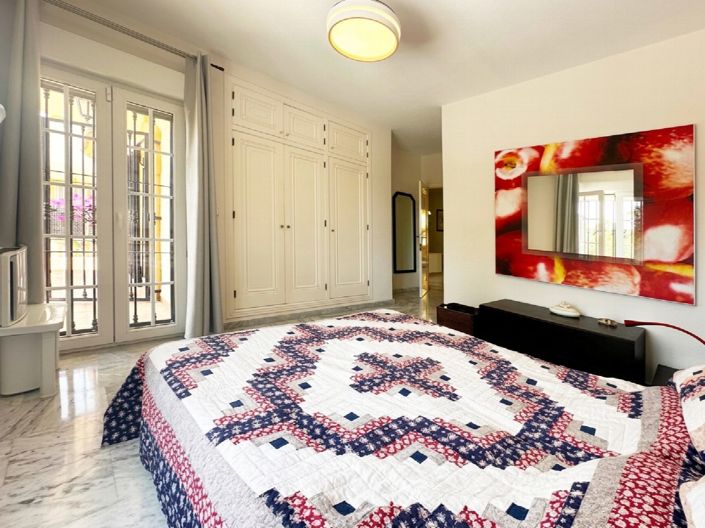Image No.45-3 Bed Property for sale