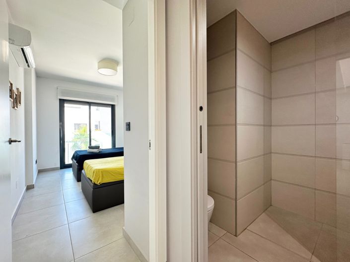 Image No.18-2 Bed House for sale