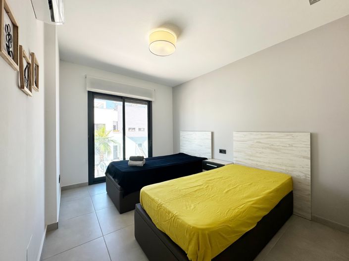 Image No.22-2 Bed House for sale