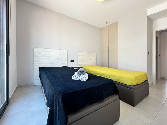 Image No.24-2 Bed House for sale