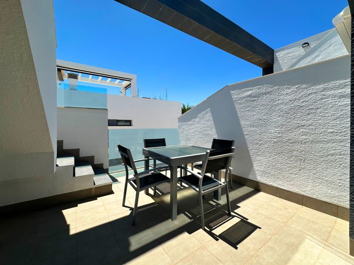 Image No.26-2 Bed House for sale