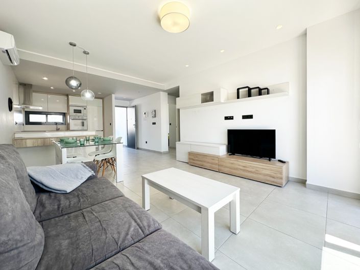 Image No.9-2 Bed House for sale