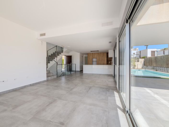Image No.15-4 Bed House for sale