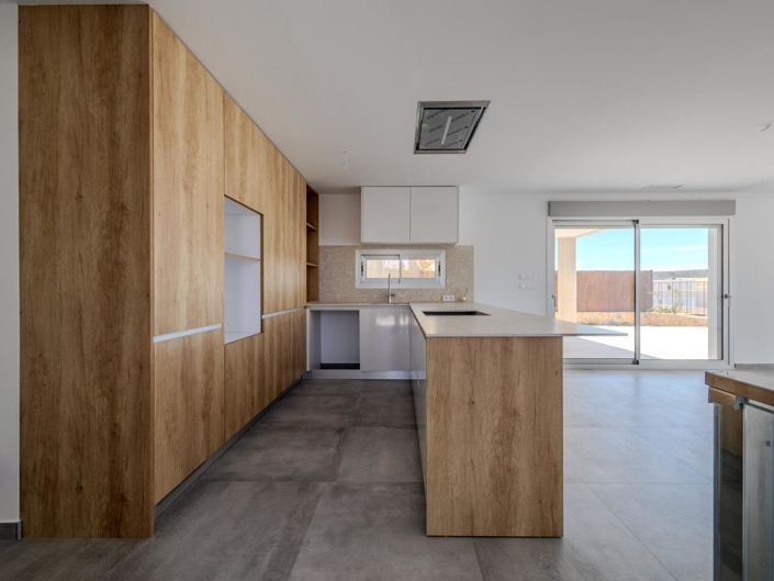 Image No.18-4 Bed House for sale
