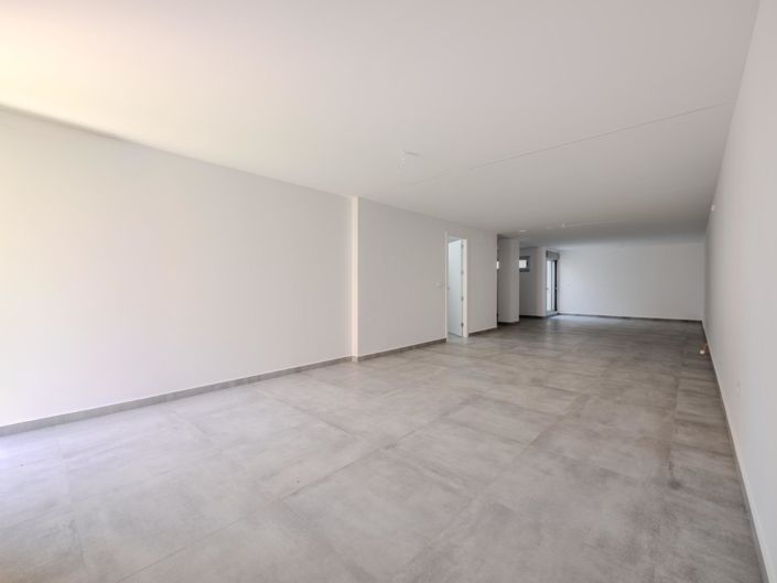 Image No.20-4 Bed House for sale