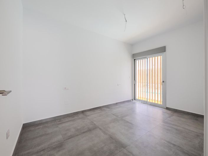 Image No.26-4 Bed House for sale