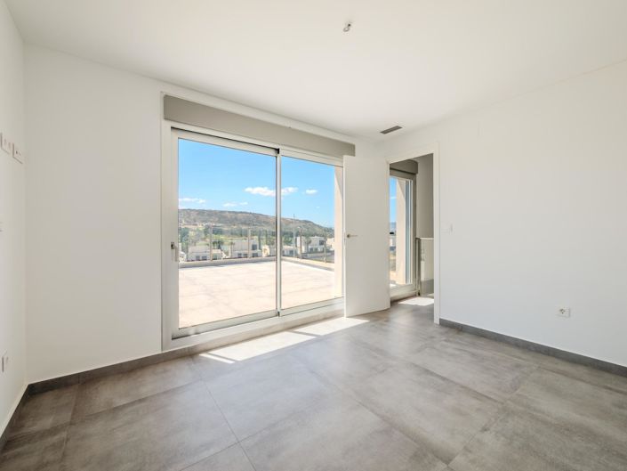 Image No.27-4 Bed House for sale