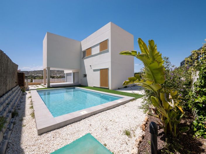 Image No.3-4 Bed House for sale