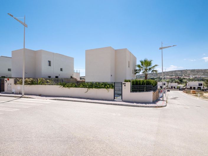 Image No.32-4 Bed House for sale