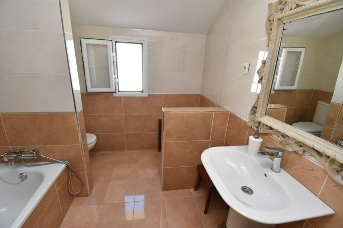 Image No.18-3 Bed Apartment for sale
