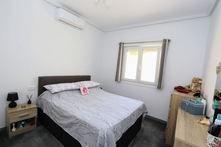 Image No.12-2 Bed House for sale