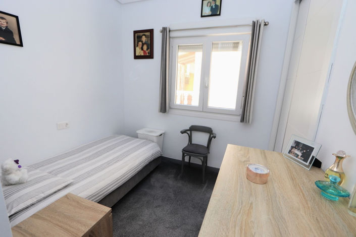 Image No.14-2 Bed House for sale