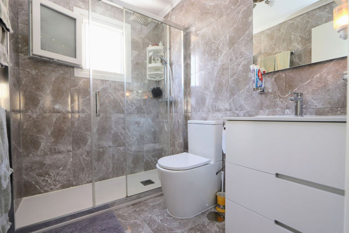 Image No.16-2 Bed House for sale